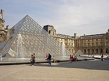 Pyramide - Musée Du Louvre
