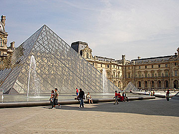 Pyramide - Muse Du Louvre