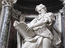 Mann mit liest Buch Statue