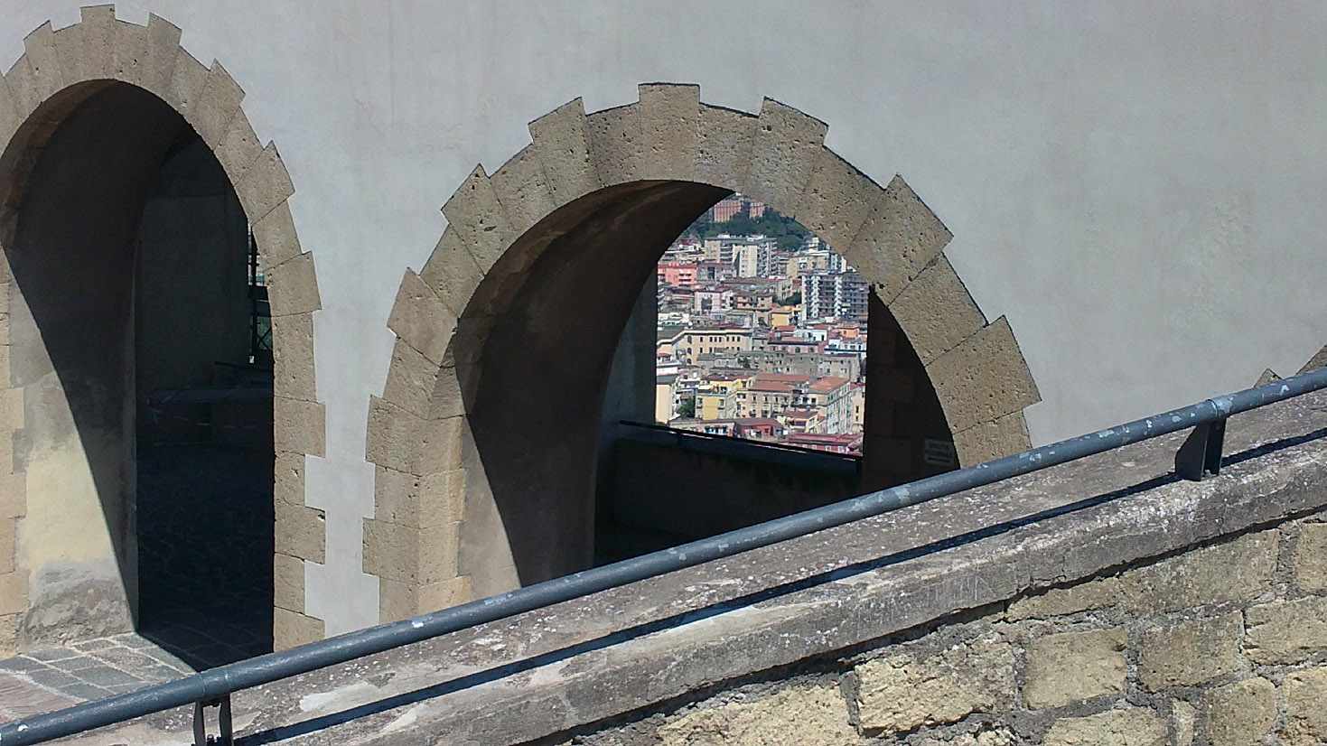 gemauerter Bogen in Neapel