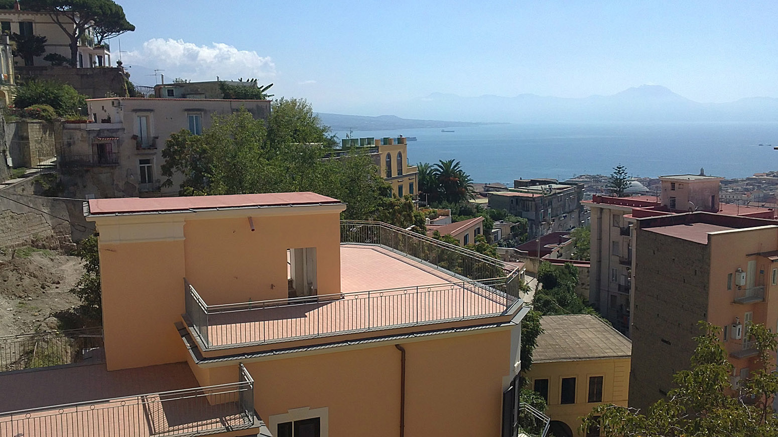Neapel Stadt Meer und Berge